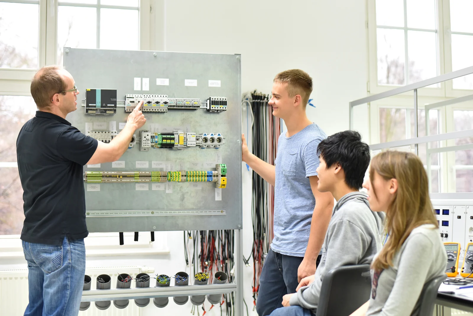 Praxisnahe elektrotechnische Schulung